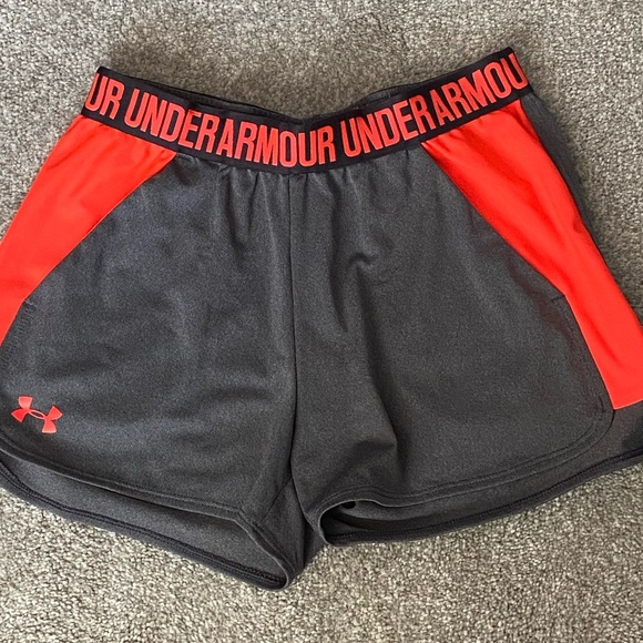 Under Armour Pants - Women’s Small Under Armor Heat Gear Loose Fit Shorts